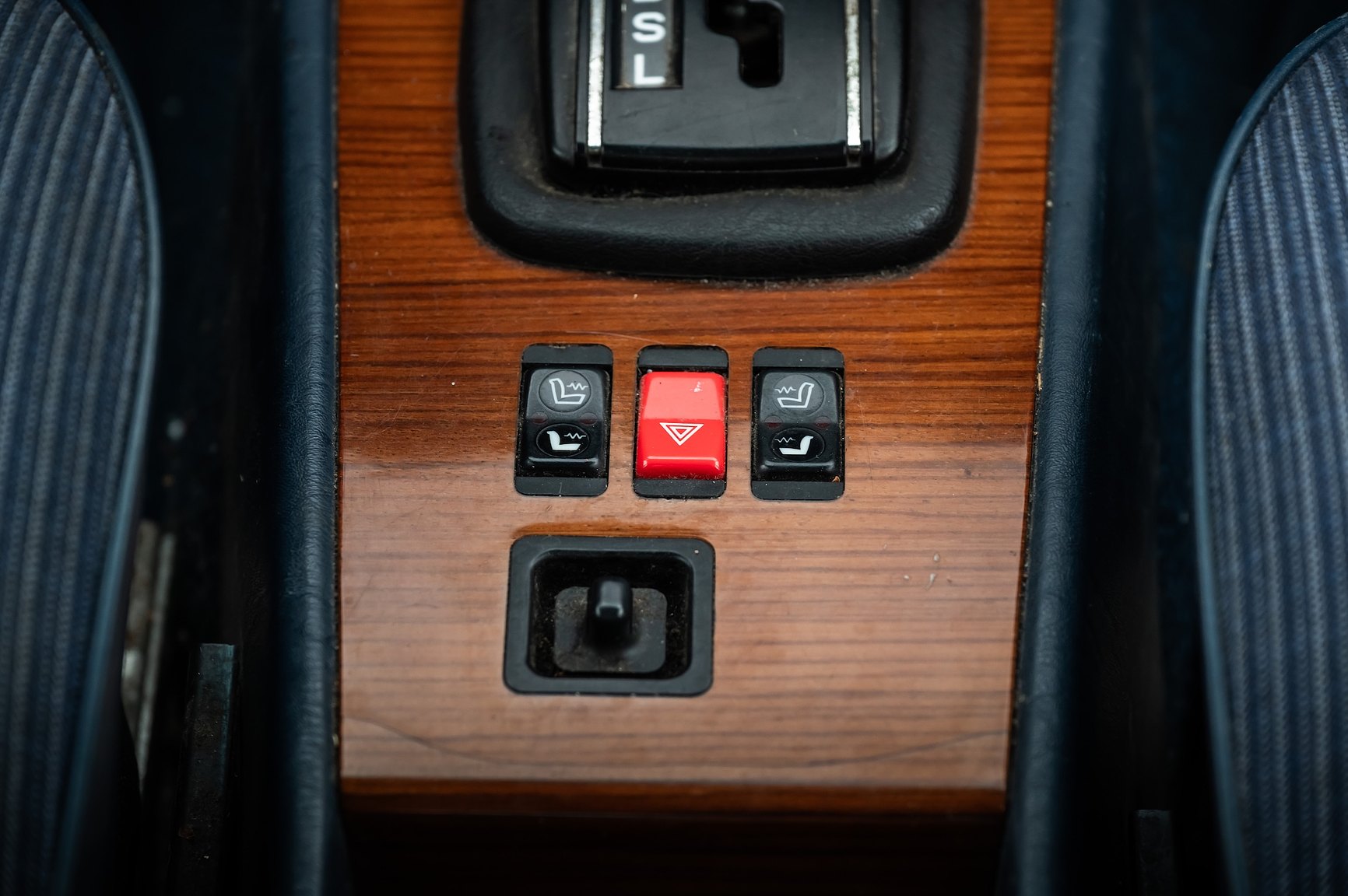Interior image of 1985 Mercedes-Benz 200 Automatic
