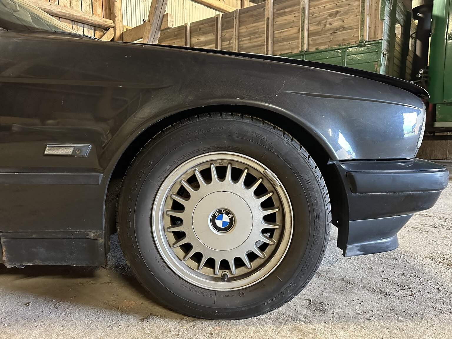 Exteriörbild på 1988 BMW 535i
