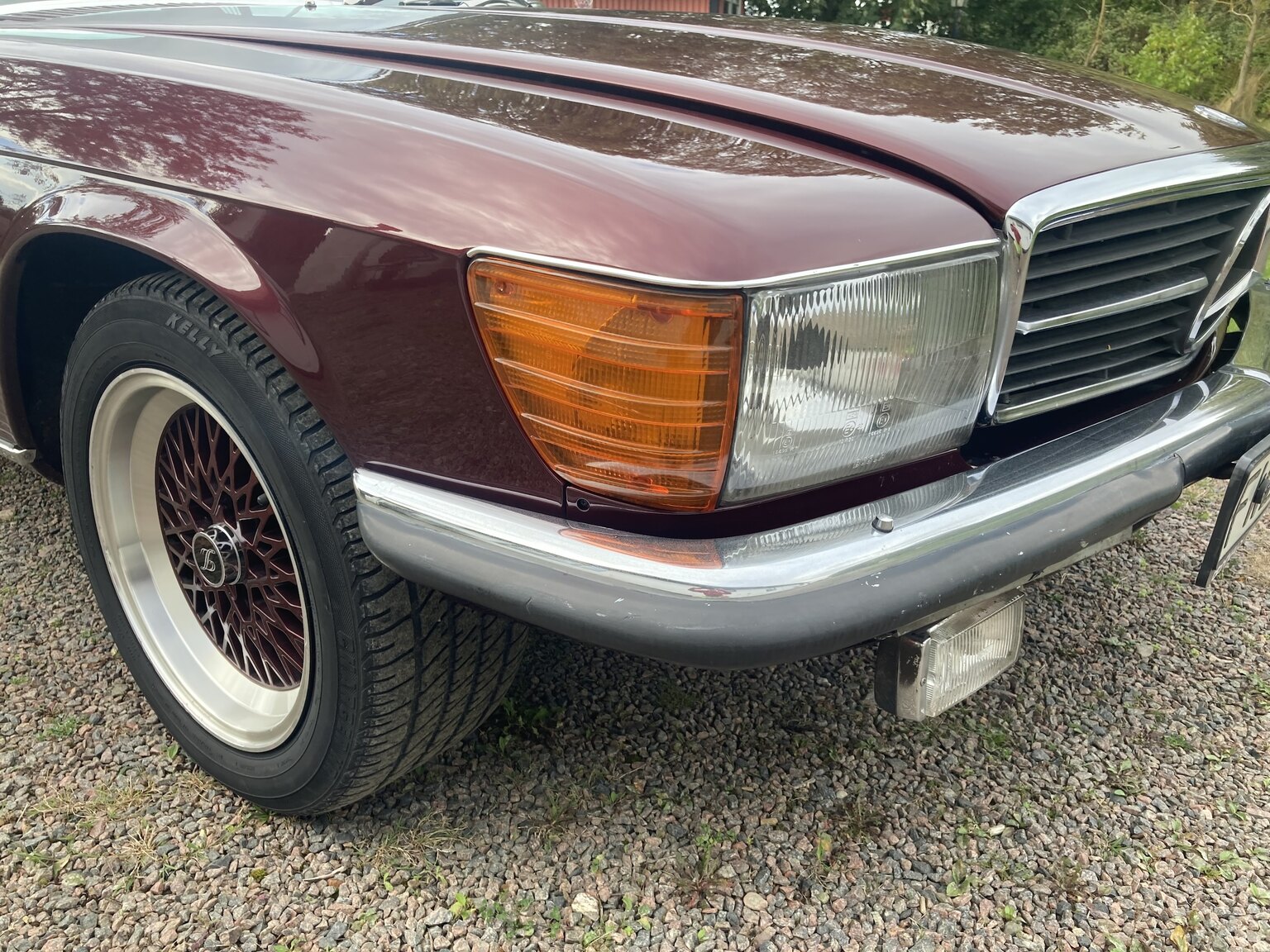 Exterior image of 1973 Mercedes-Benz 450 SLC
