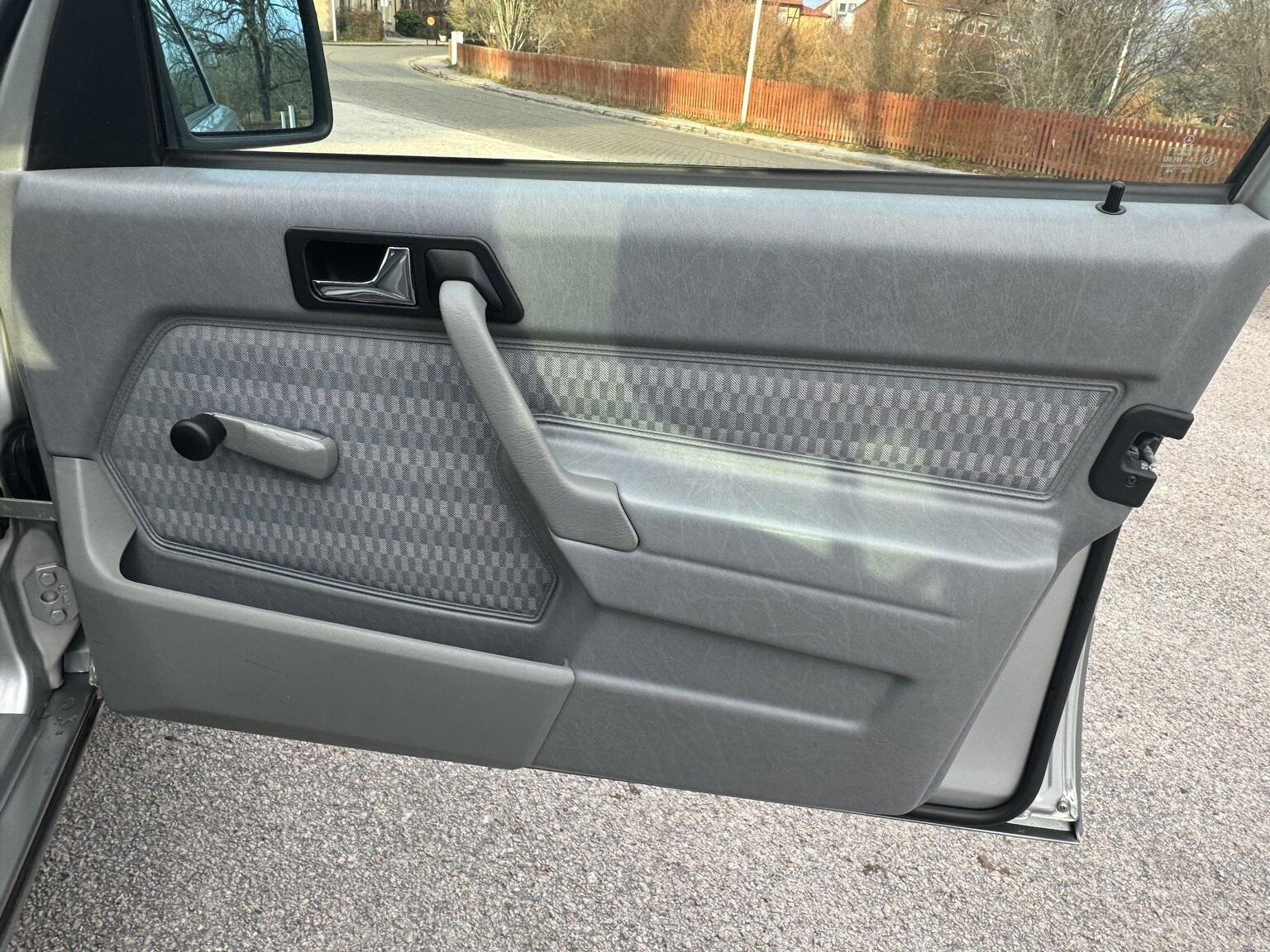 Innenraumfoto von 1992 Mercedes-Benz 190 D