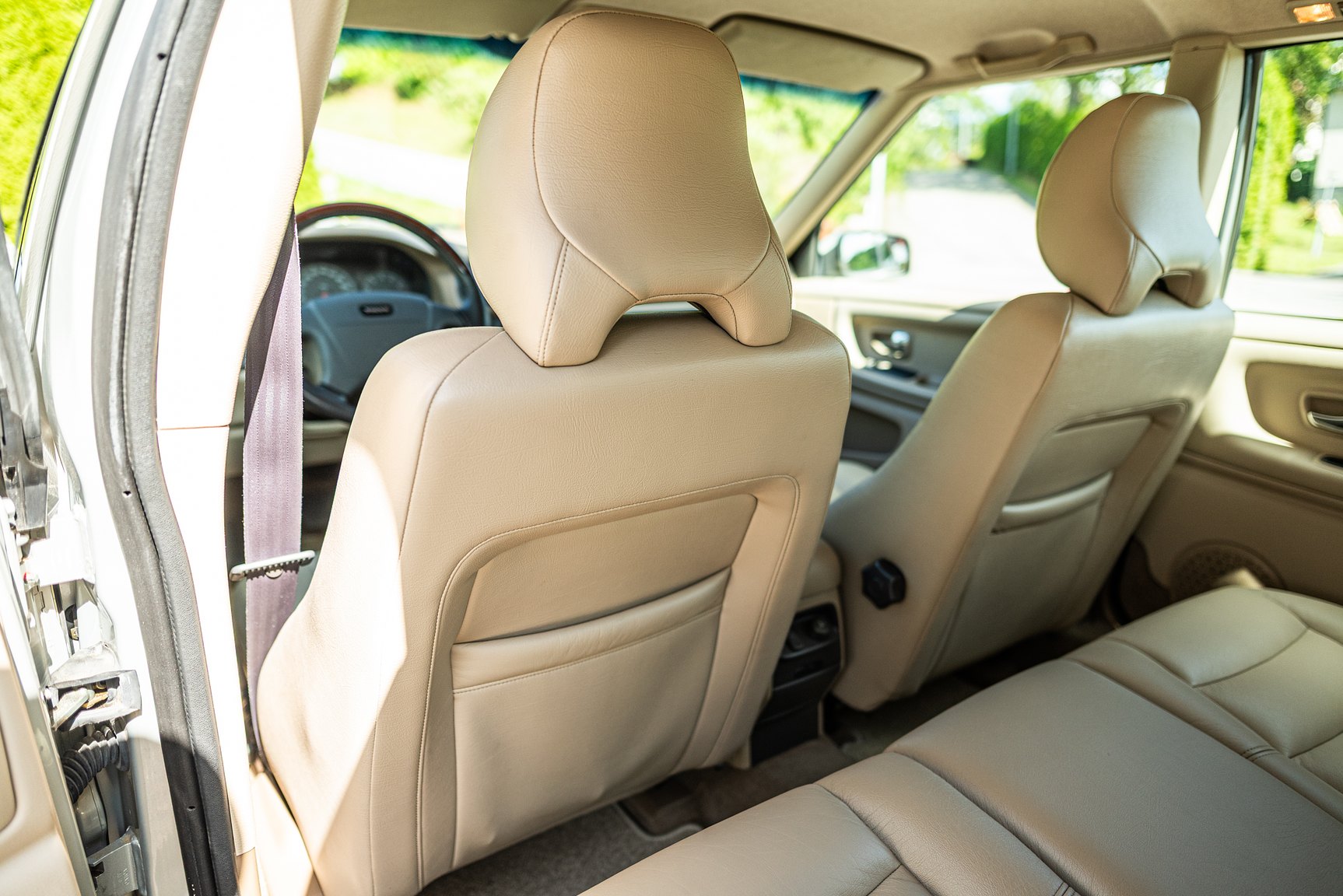 Interior image of 2000 Volvo V70 XC 2.4 T AWD 