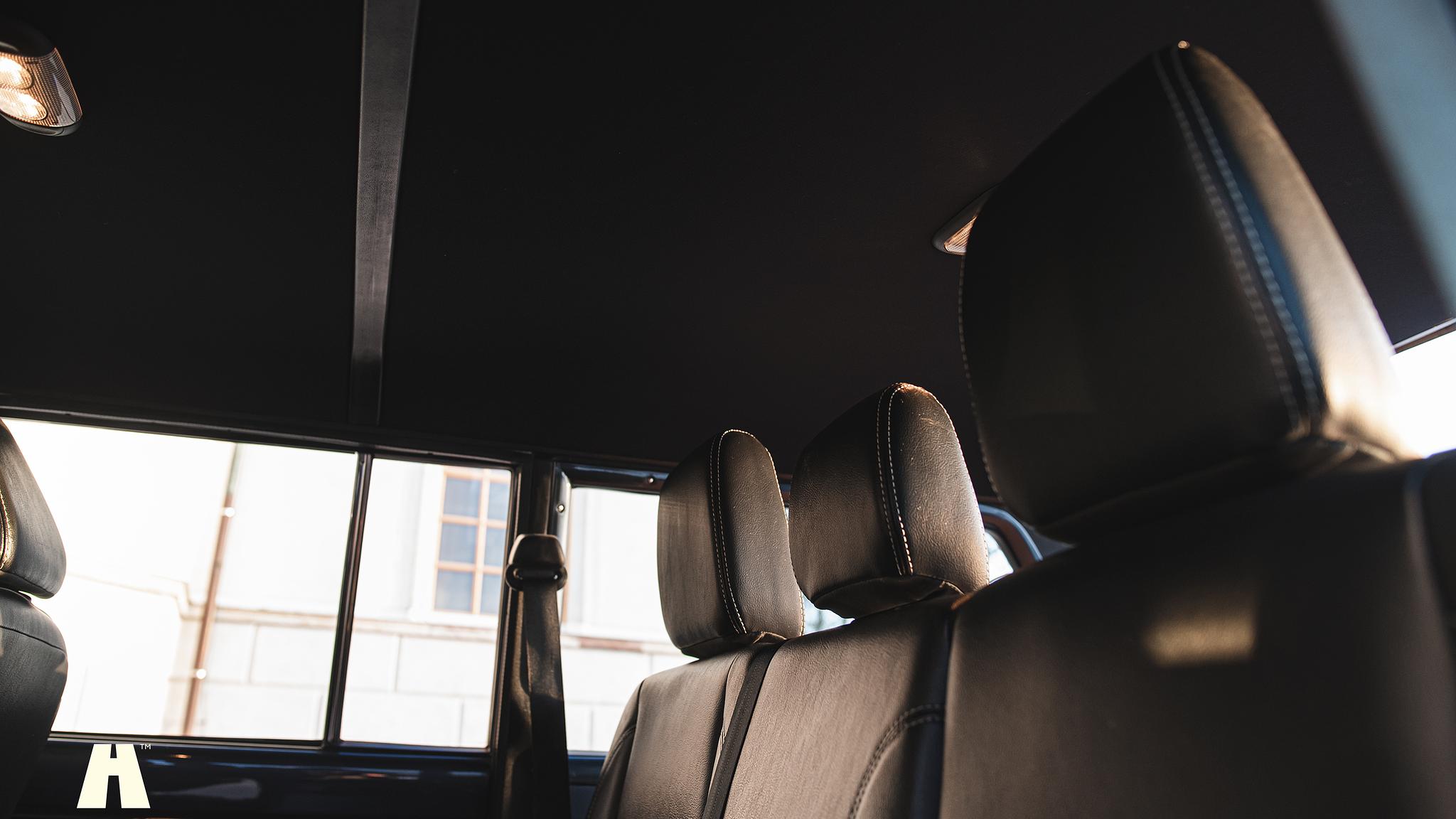 Innenraumfoto von 2015 Woodland Restomod Grand Wagoneer #002 Euro 6