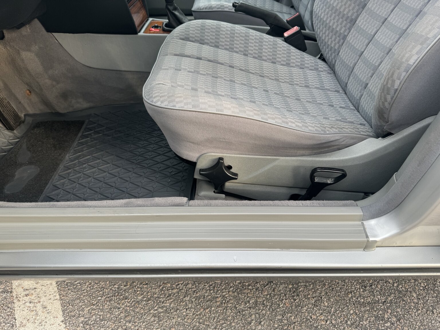 Interior image of 1992 Mercedes-Benz 190 D