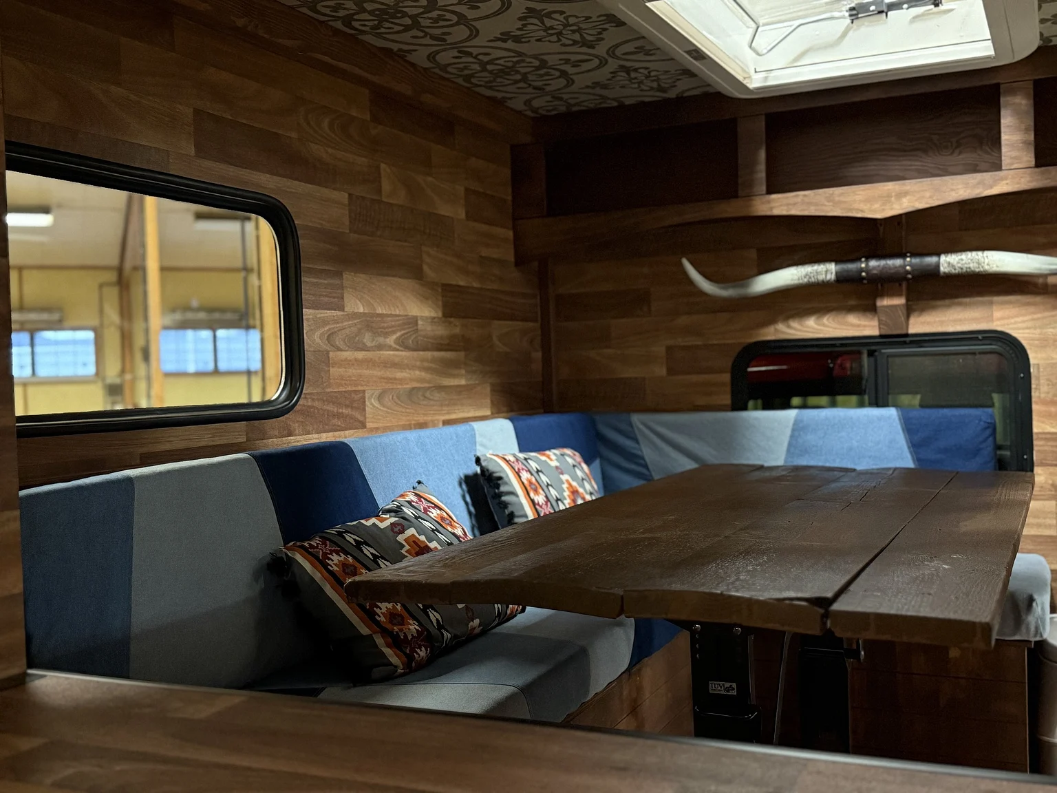 Innenraumfoto von 2020 Dodge Ram 2500 Overland (44)