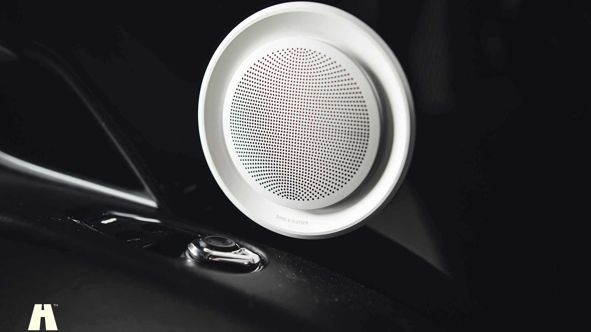 Innenraumfoto von 2019 Aston Martin DB11 AMR (30)