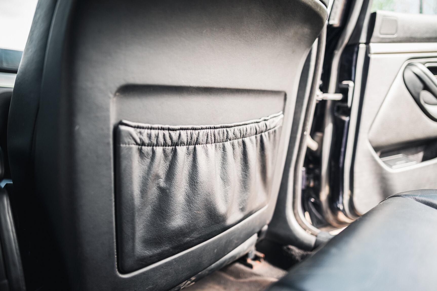 Interior image of 2000 BMW M5 E39