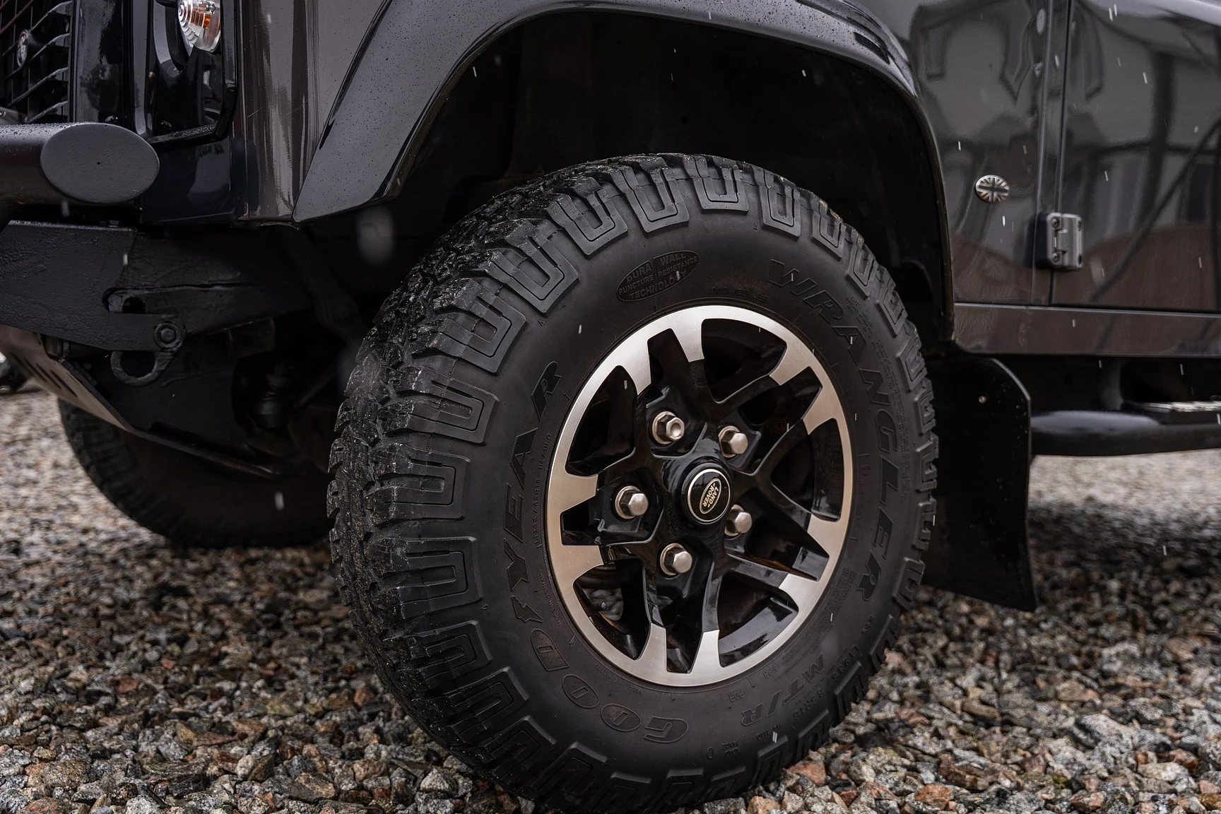 Exterior image of 2015 Land Rover Defender 90 Special (36)