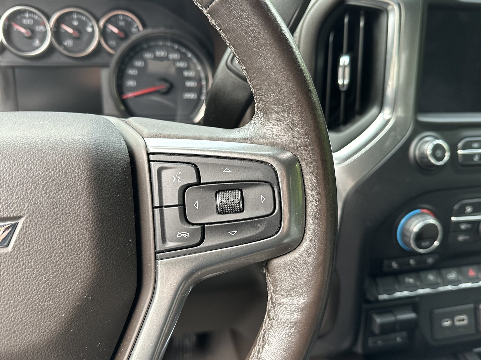 Innenraumfoto von 2019 Chevrolet Silverado LTZ