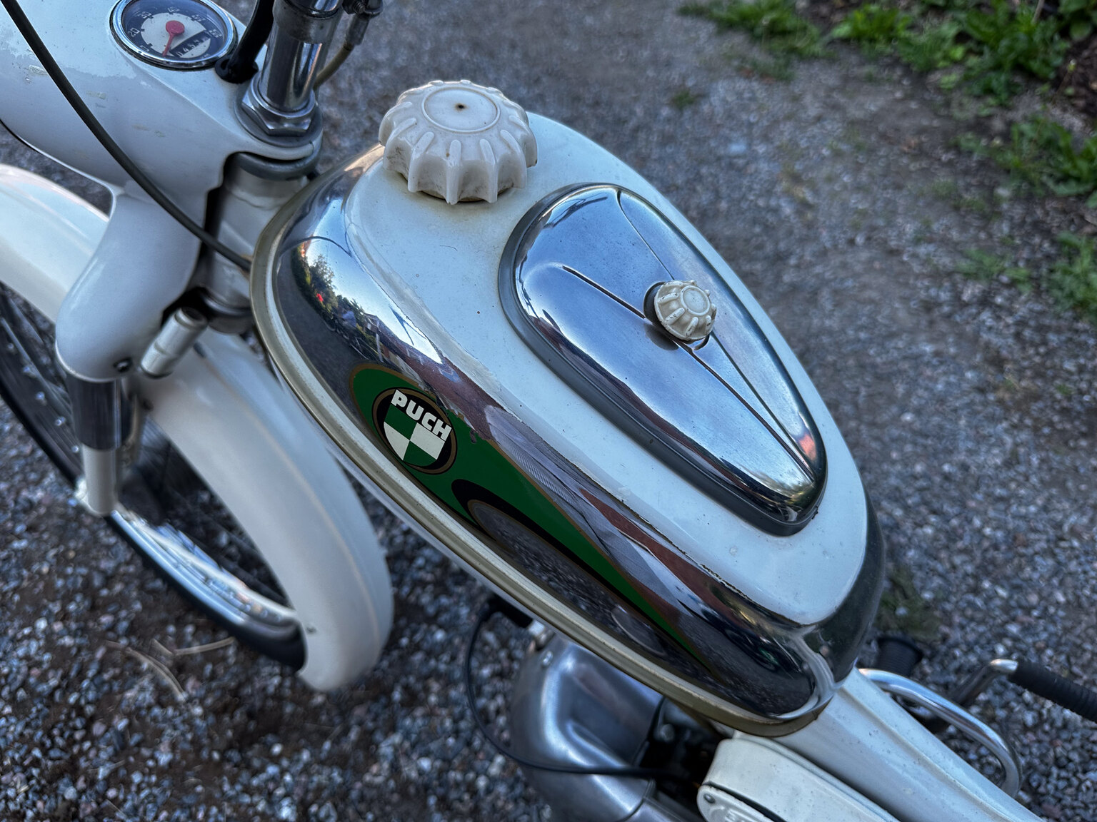 Exteriörbild på 1963 Puch MV 50 KF Florida (VIT)