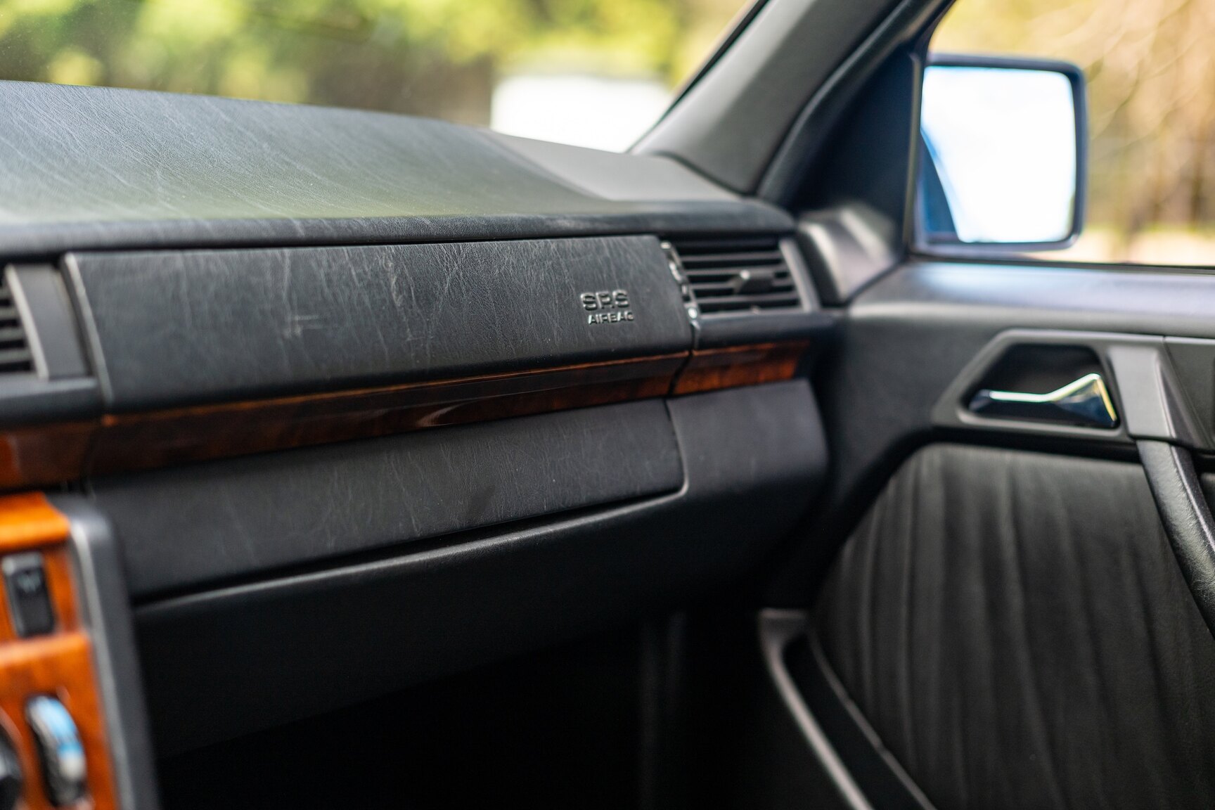Interior image of 1993 Mercedes-Benz 400 E