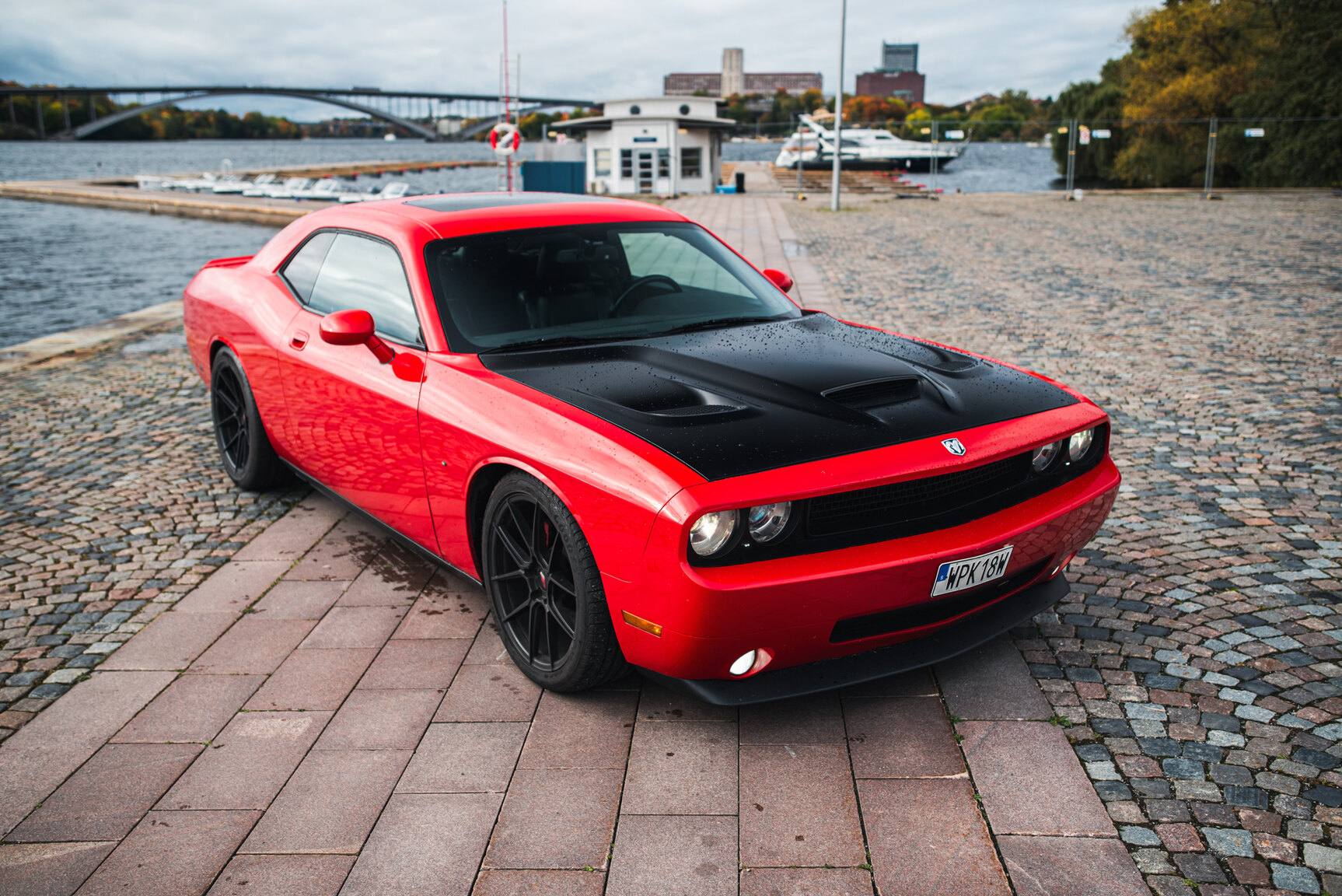 Exterior image of 2010 Dodge Challenger 5.7 V8 HEMI Manuell