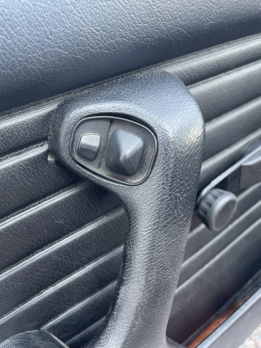 Innenraumfoto von 1987 BMW 320i