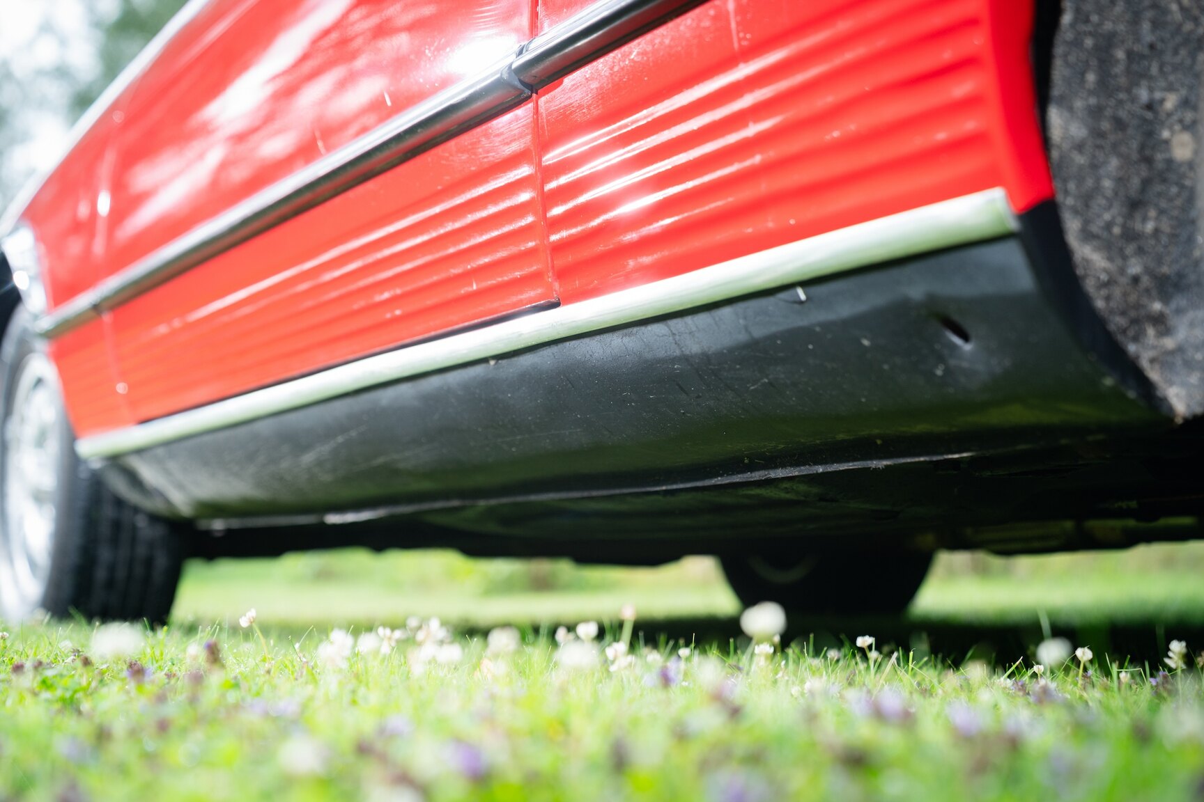 Exterior image of 1975 Mercedes-Benz 350 SLC (13)