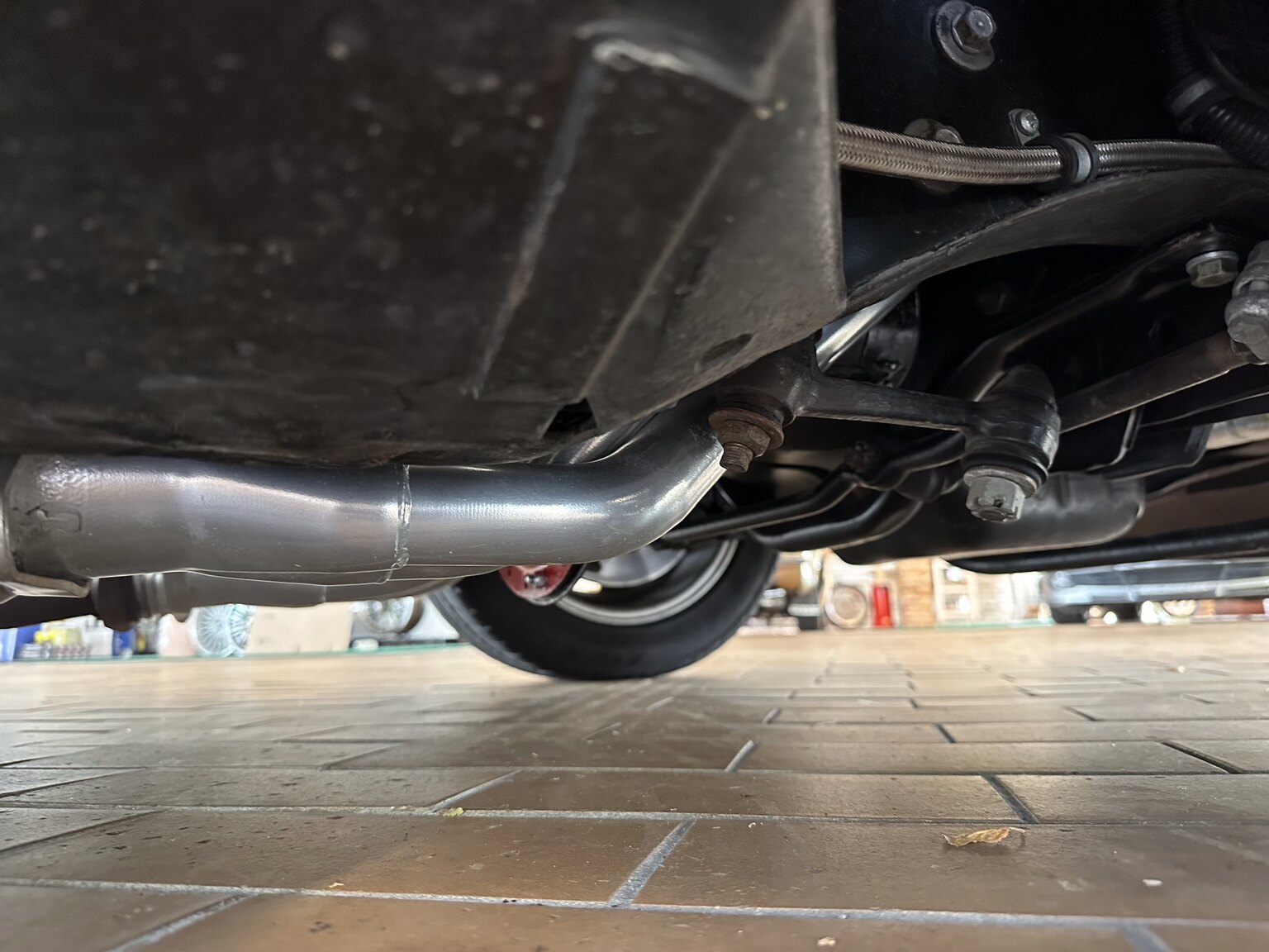 Image of 1969 Ford Mustang Fastback Boss Race Car mechanics