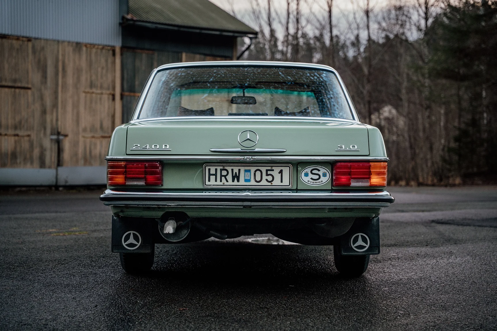 Exterior image of 1975 Mercedes-Benz 240 D 3.0 (5)