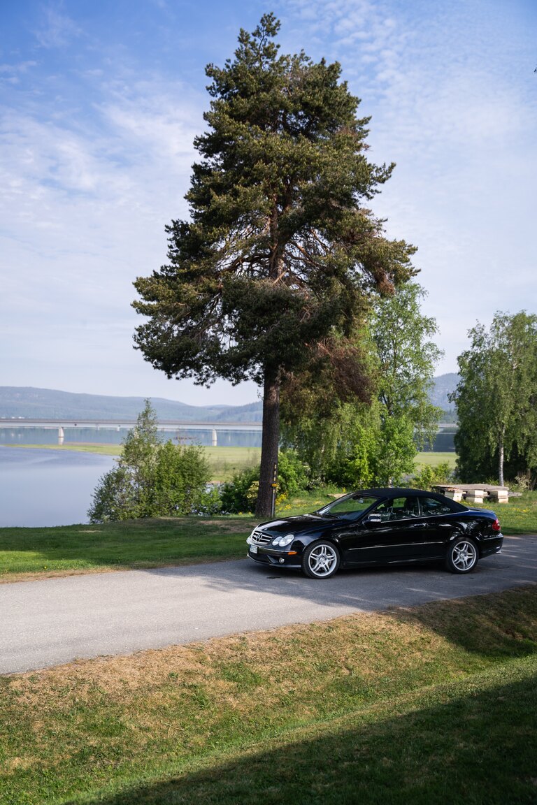 Exterior image of 2009 Mercedes-Benz CLK 550