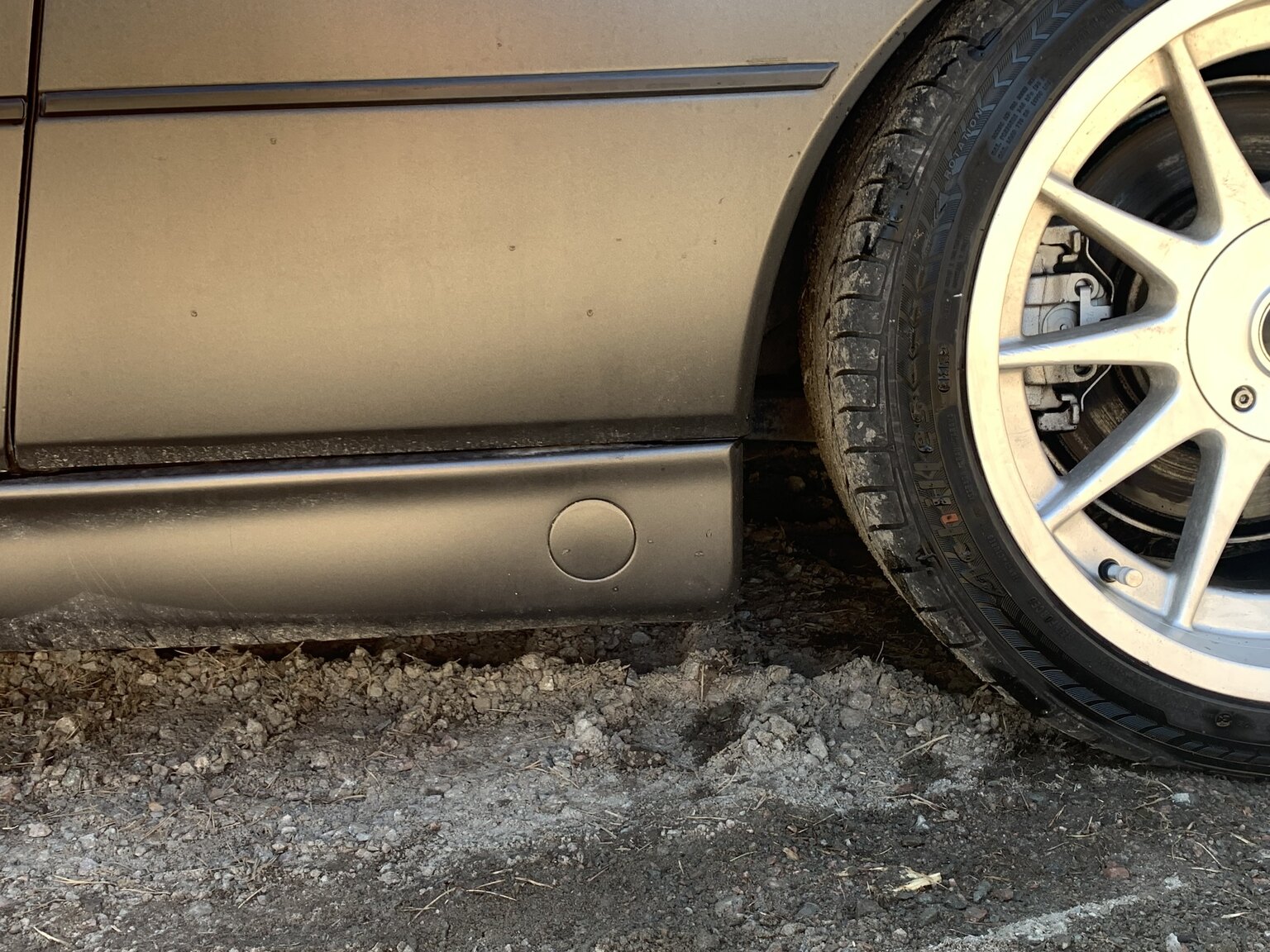 Exterior image of 1995 BMW 840i (70)