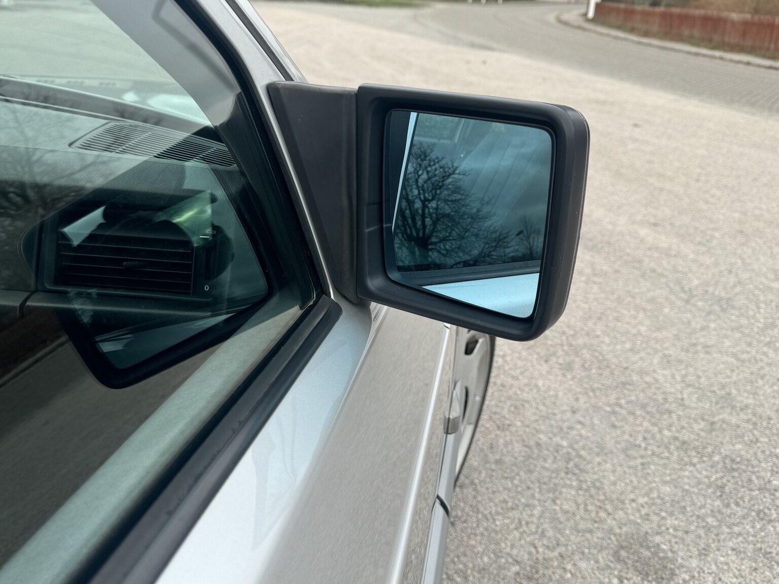 Exteriörbild på 1992 Mercedes-Benz 190 D
