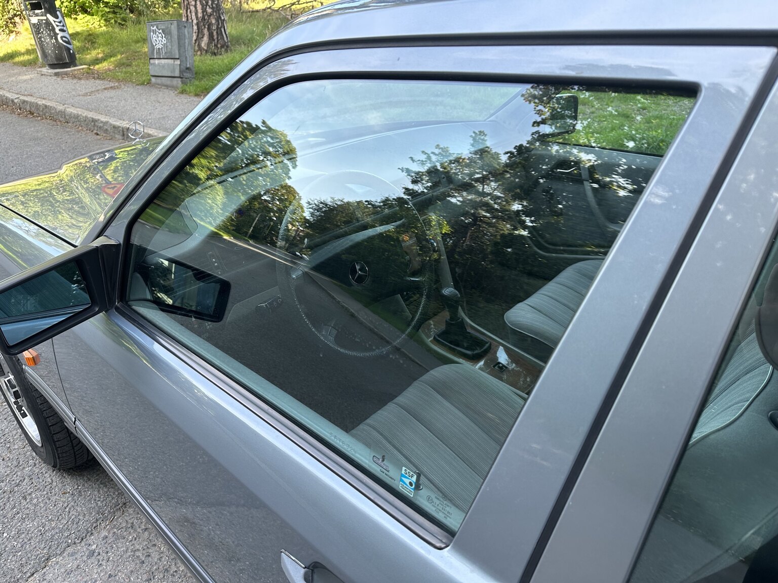 Exteriörbild på 1989 Mercedes-Benz 230E