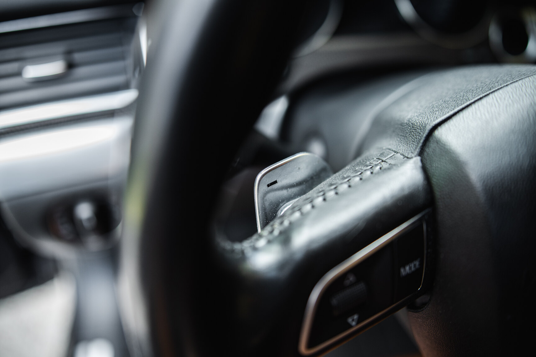 Interior image of 2009 Audi S8 5.2 V10 FSI Quattro