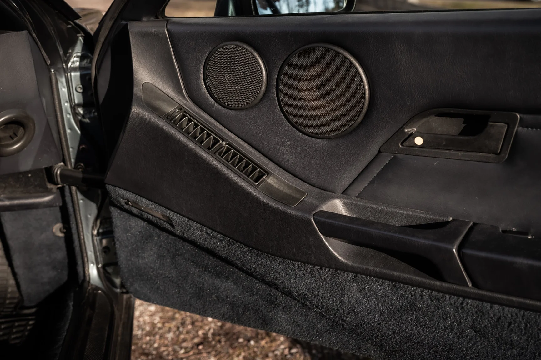 Interior image of 1988 Porsche 928 S4 (31)