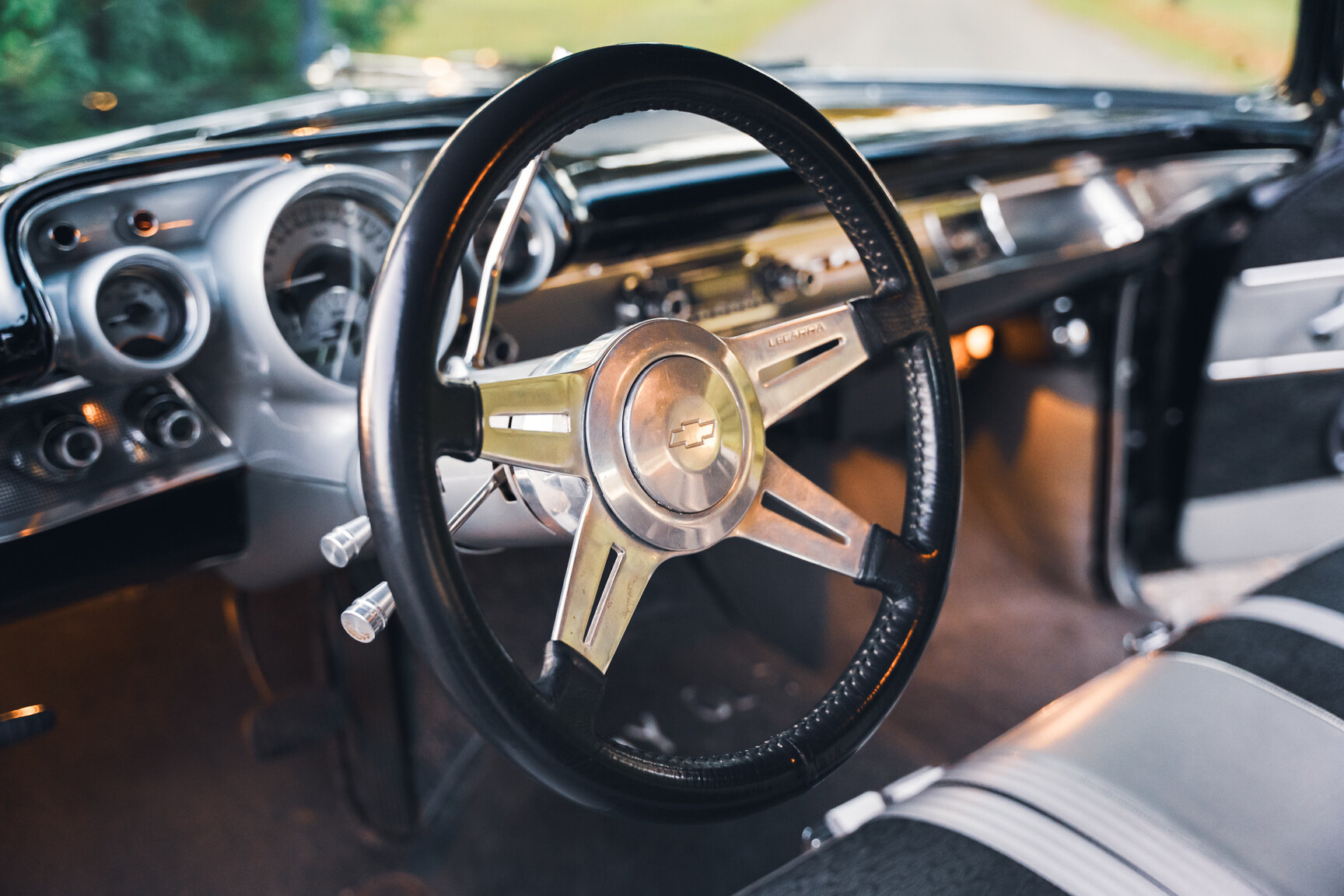 Innenraumfoto von 1957 Chevrolet Bel Air Sport Coupé (22)