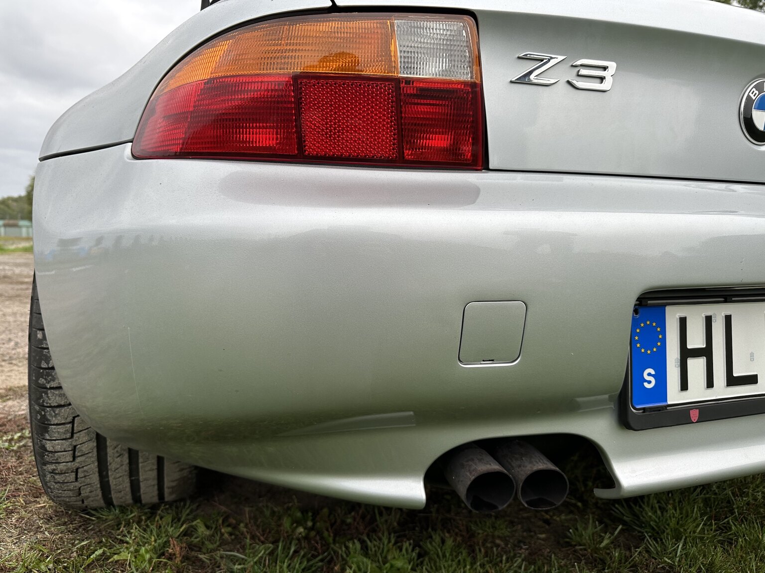 Exterior image of 1997 BMW Z3 2.8 Roadster