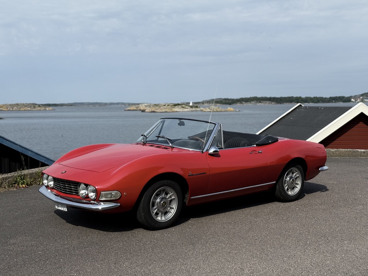 Exterior image of 1968 Fiat Dino Spider