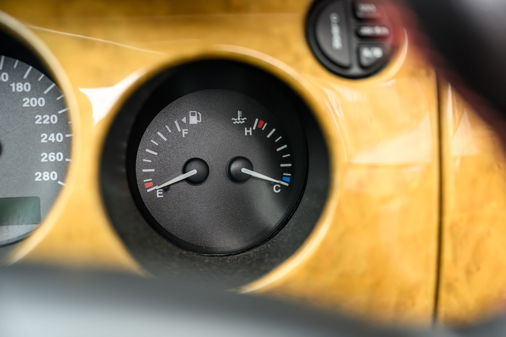 Interior image of 2001 Jaguar XKR Silverstone