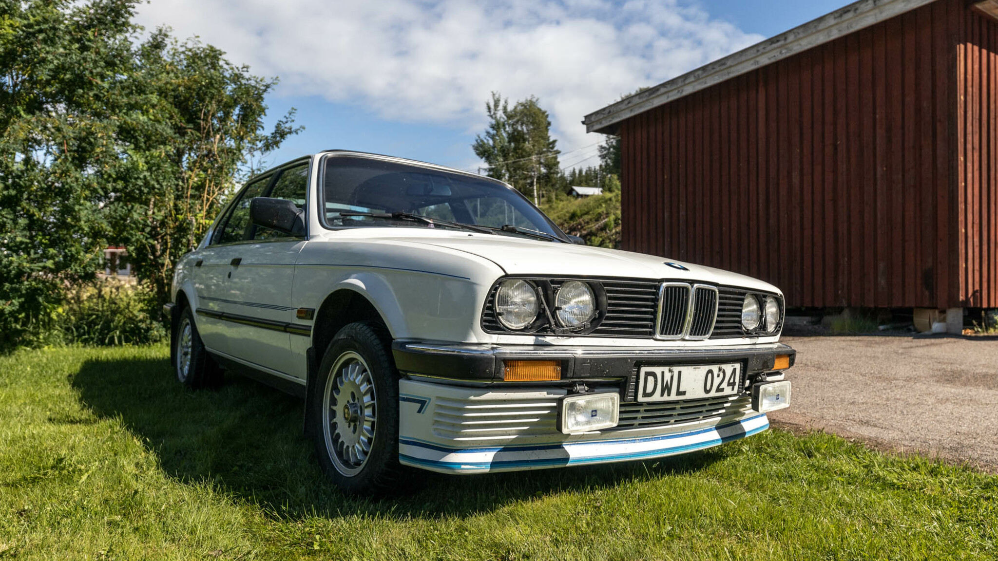 Exterior image of 1984 BMW 320i sedan
