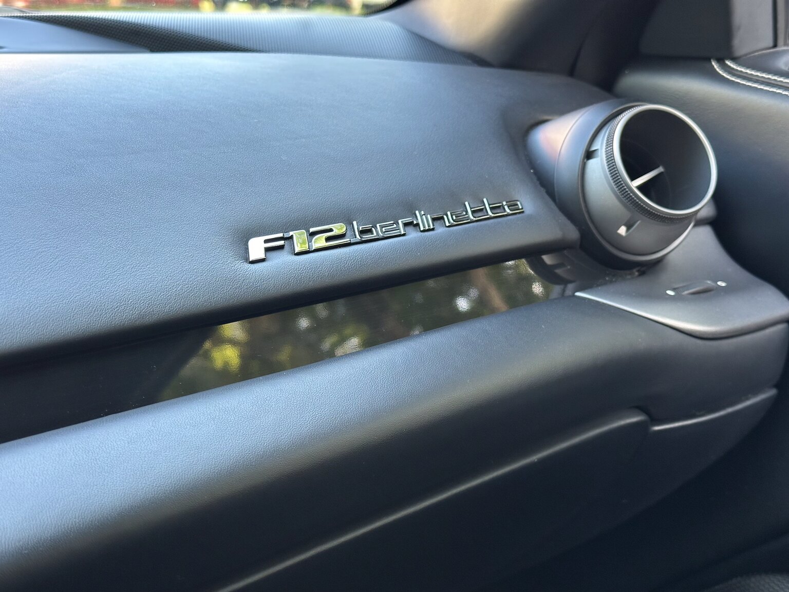 Innenraumfoto von 2013 Ferrari F12 Berlinetta