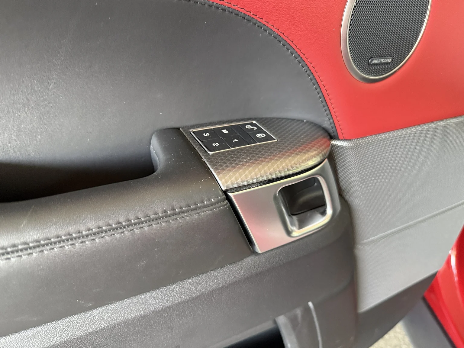Interior image of 2017 Range Rover Sport SVR (7)