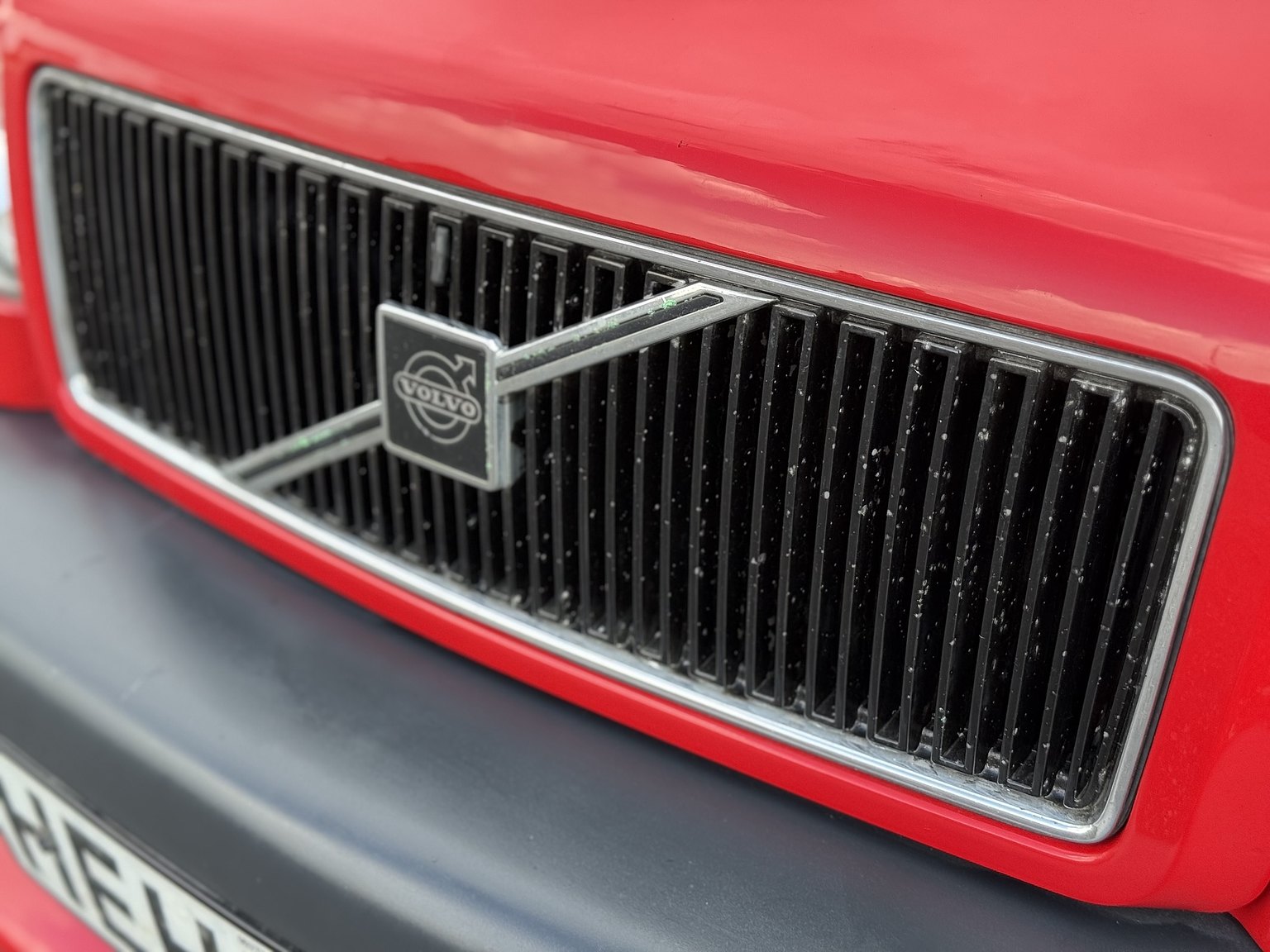 Exterior image of 1996 Volvo 850 R "T-Röd"