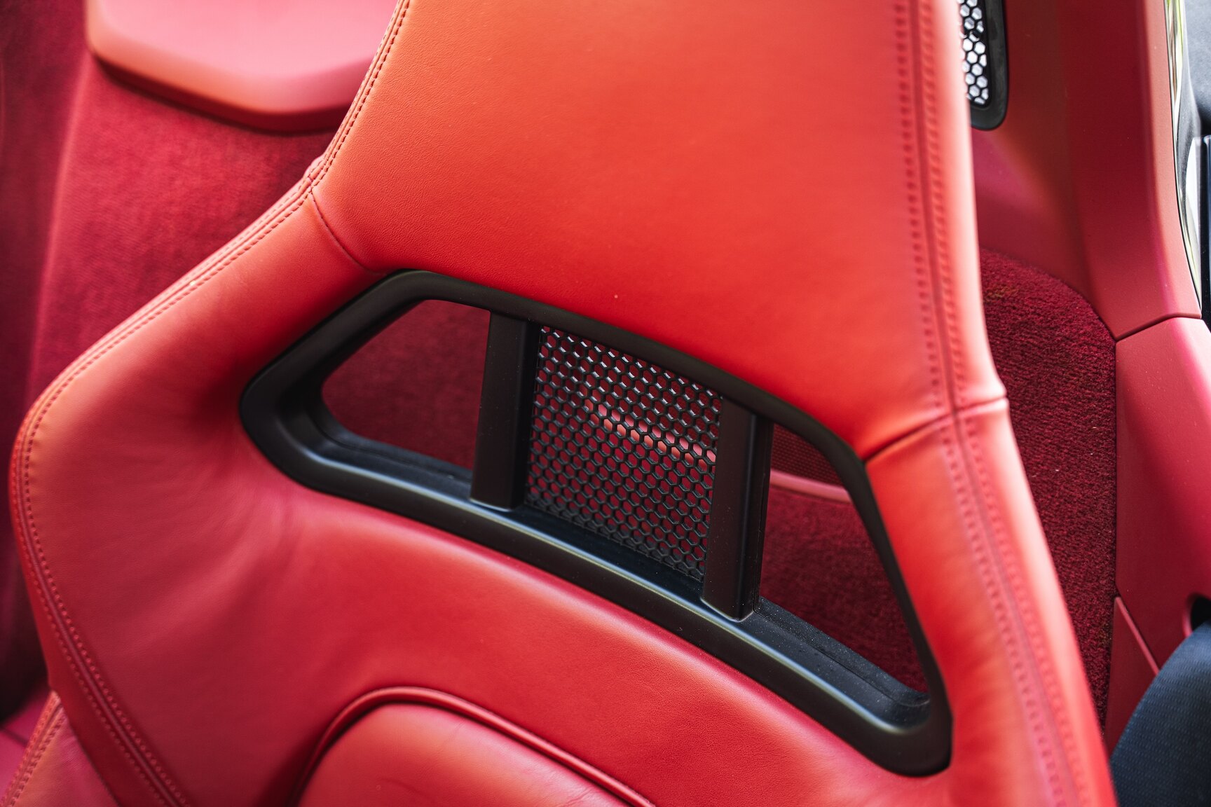 Innenraumfoto von 2013 Porsche Boxster S (32)