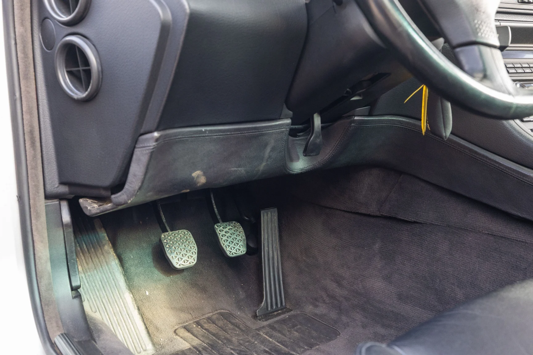 Interior image of 1991 BMW 850i 6-växlad manuell (19)