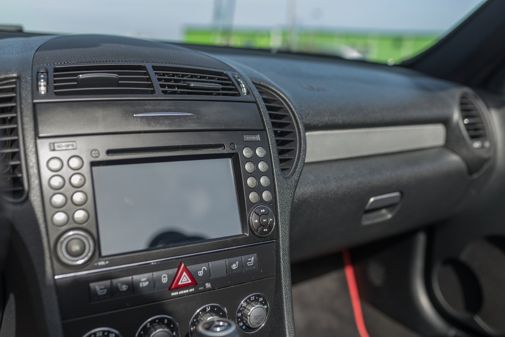 Interior image of 2010 Mercedes-Benz SLK 200 Kompressor (15)