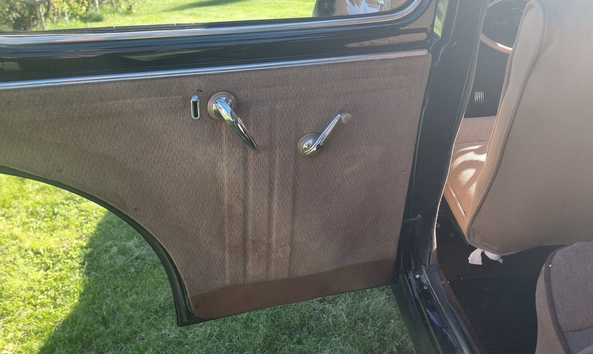 Interior image of 1951 Peugeot 203 De Luxe