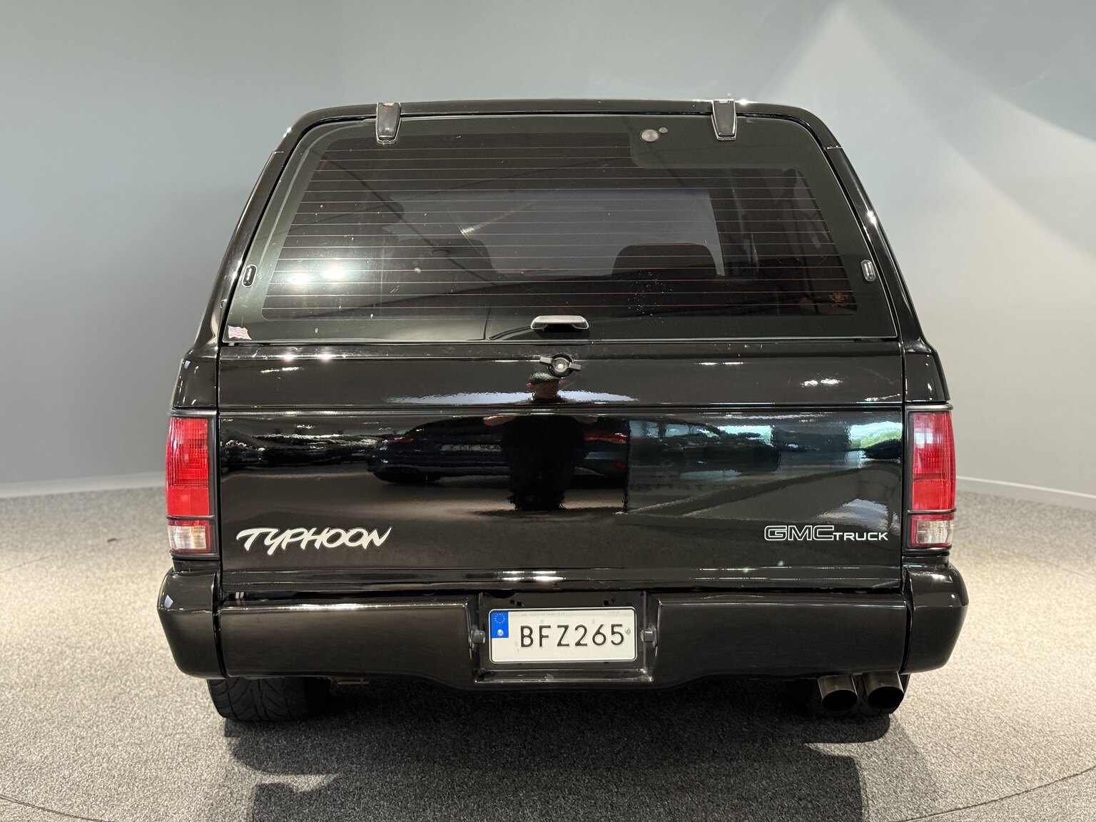 Exterior image of 1992 GMC Typhoon 