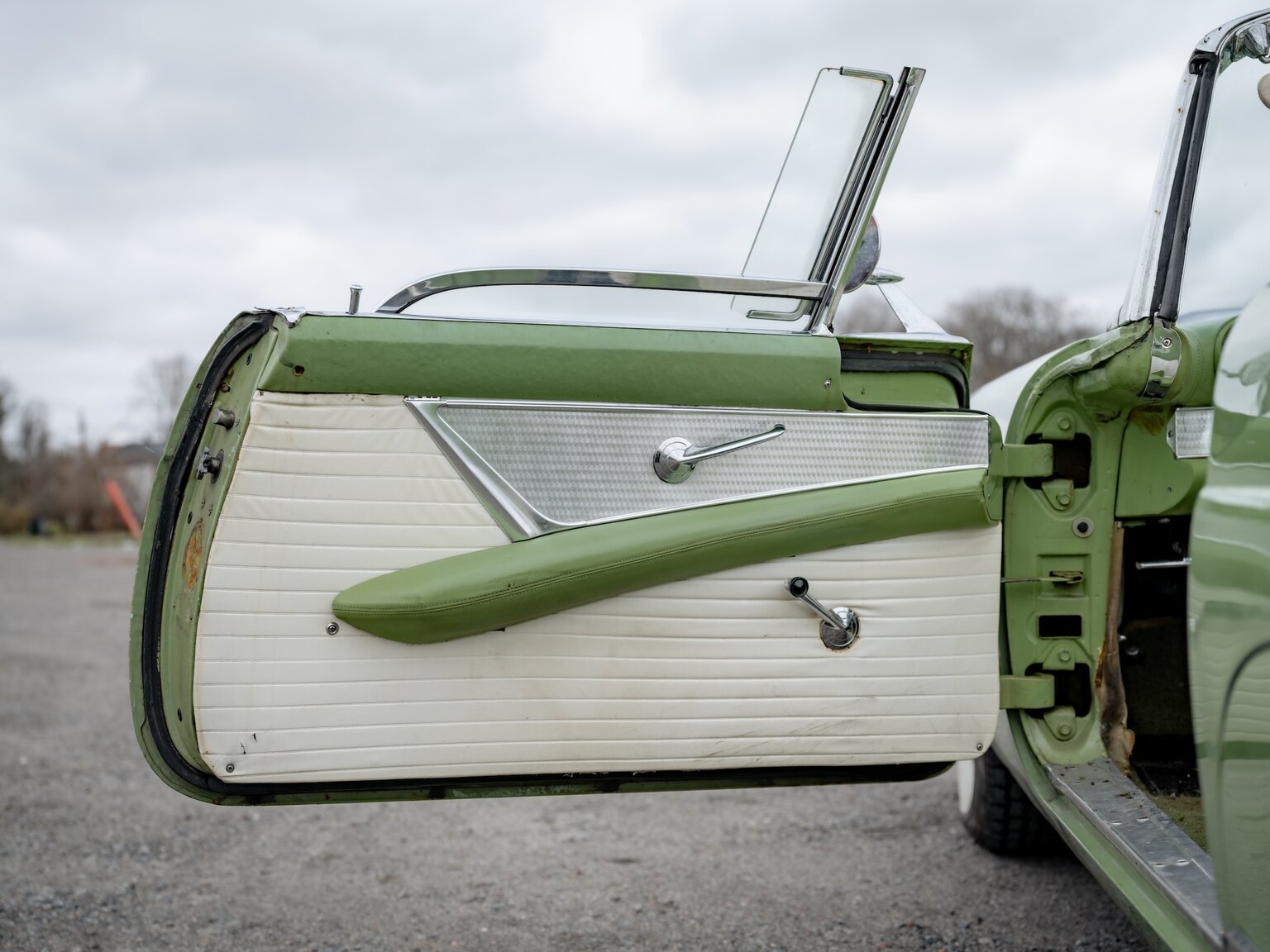 Interior image of 1956 Ford Thunderbird (27)