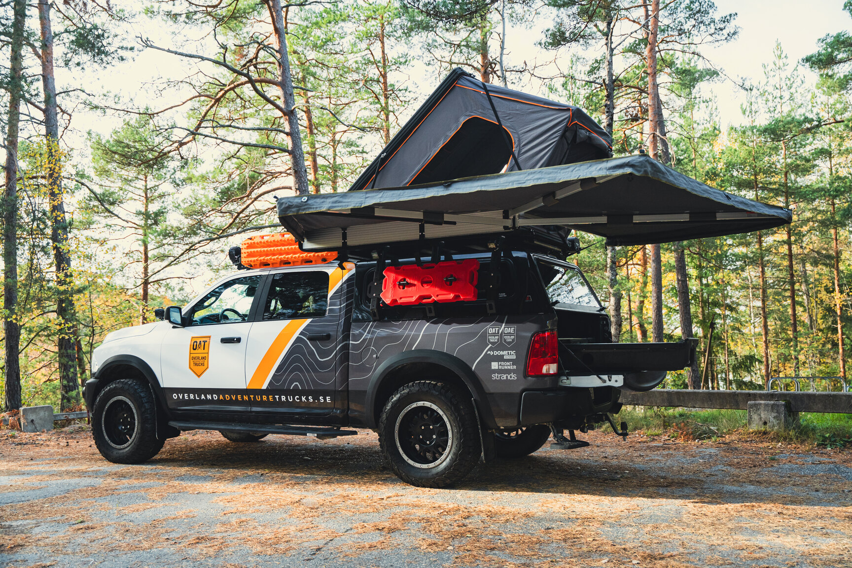 Exteriörbild på 2017 Dodge Ram 1500 AEV (16)