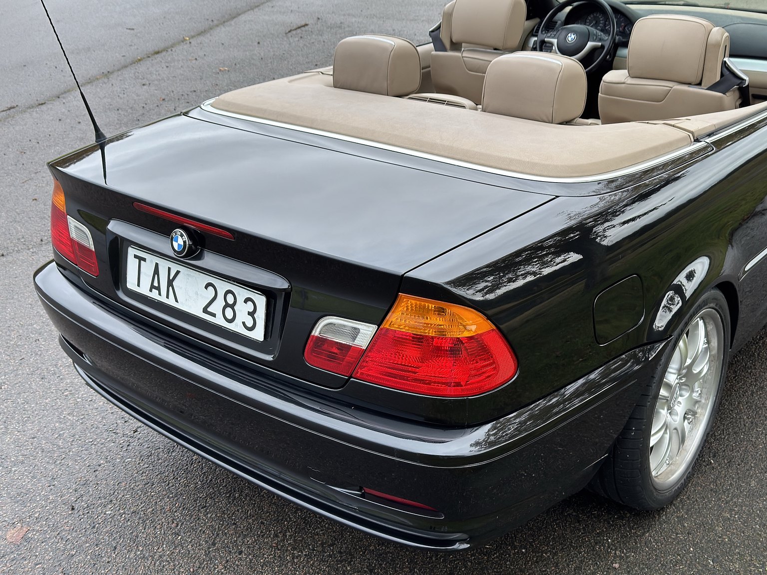 Exteriörbild på 2001 BMW 325IA CAB