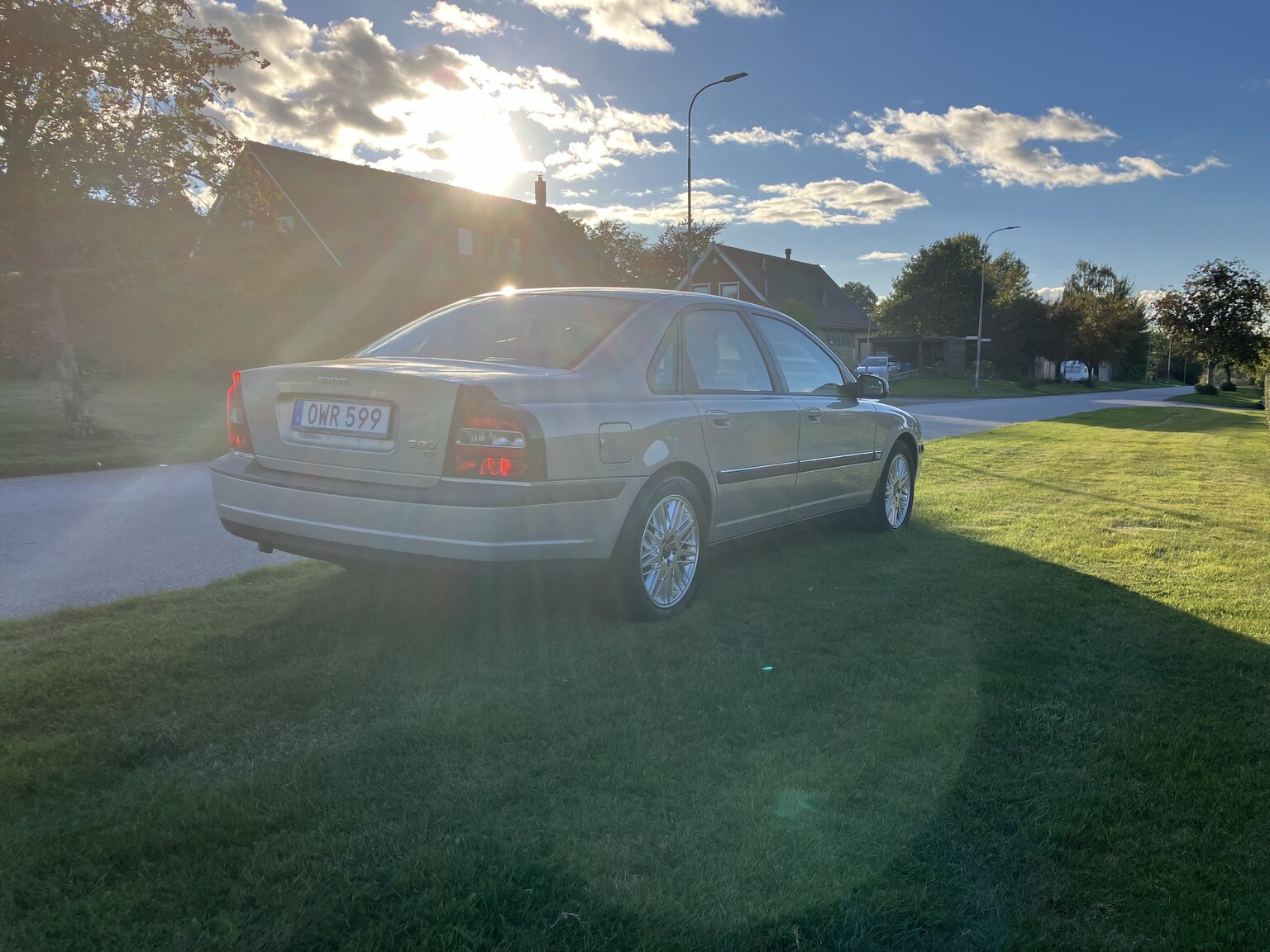 Exterior image of 1999 Volvo S80