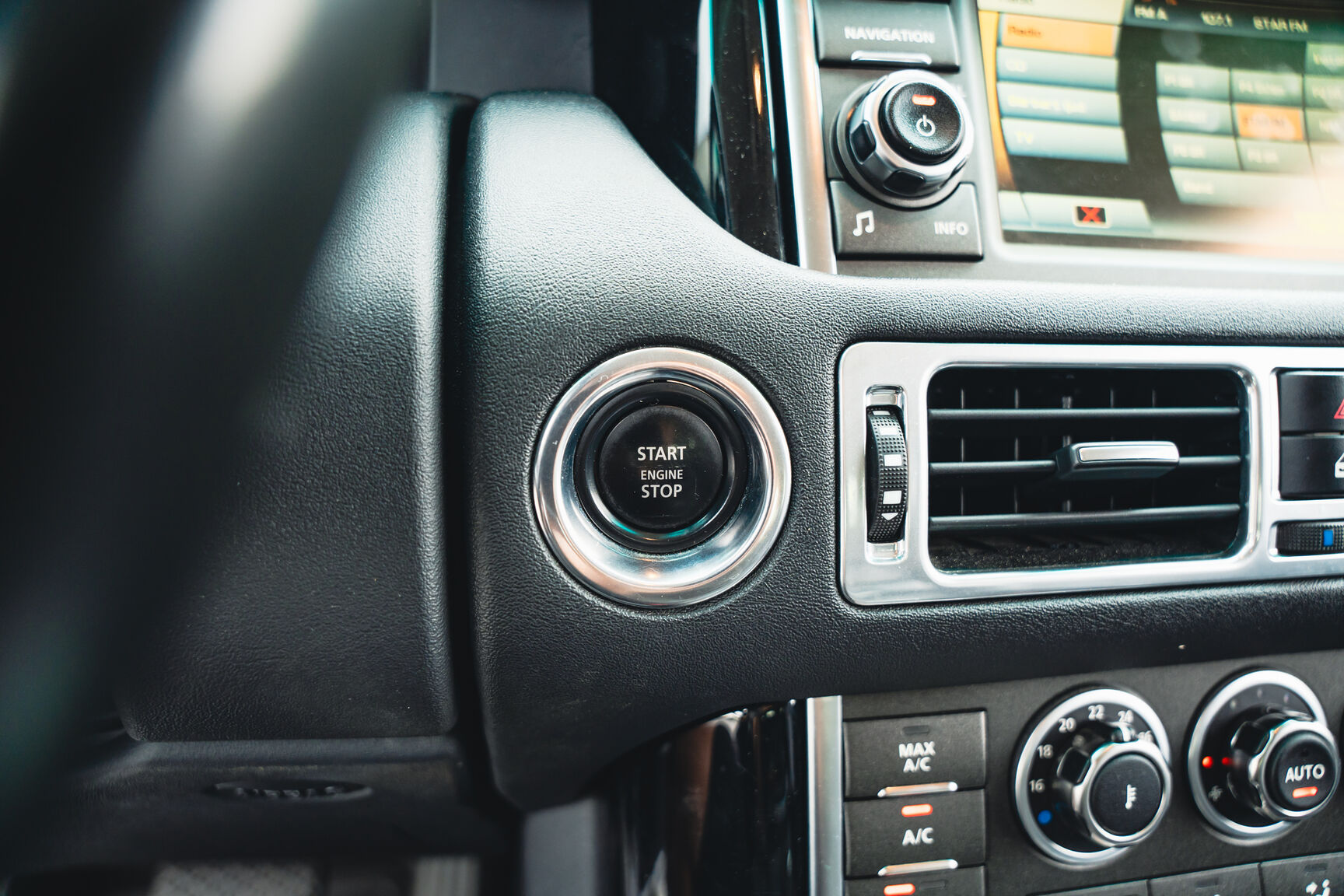 Innenraumfoto von 2012 Range Rover TDV8 Vouge