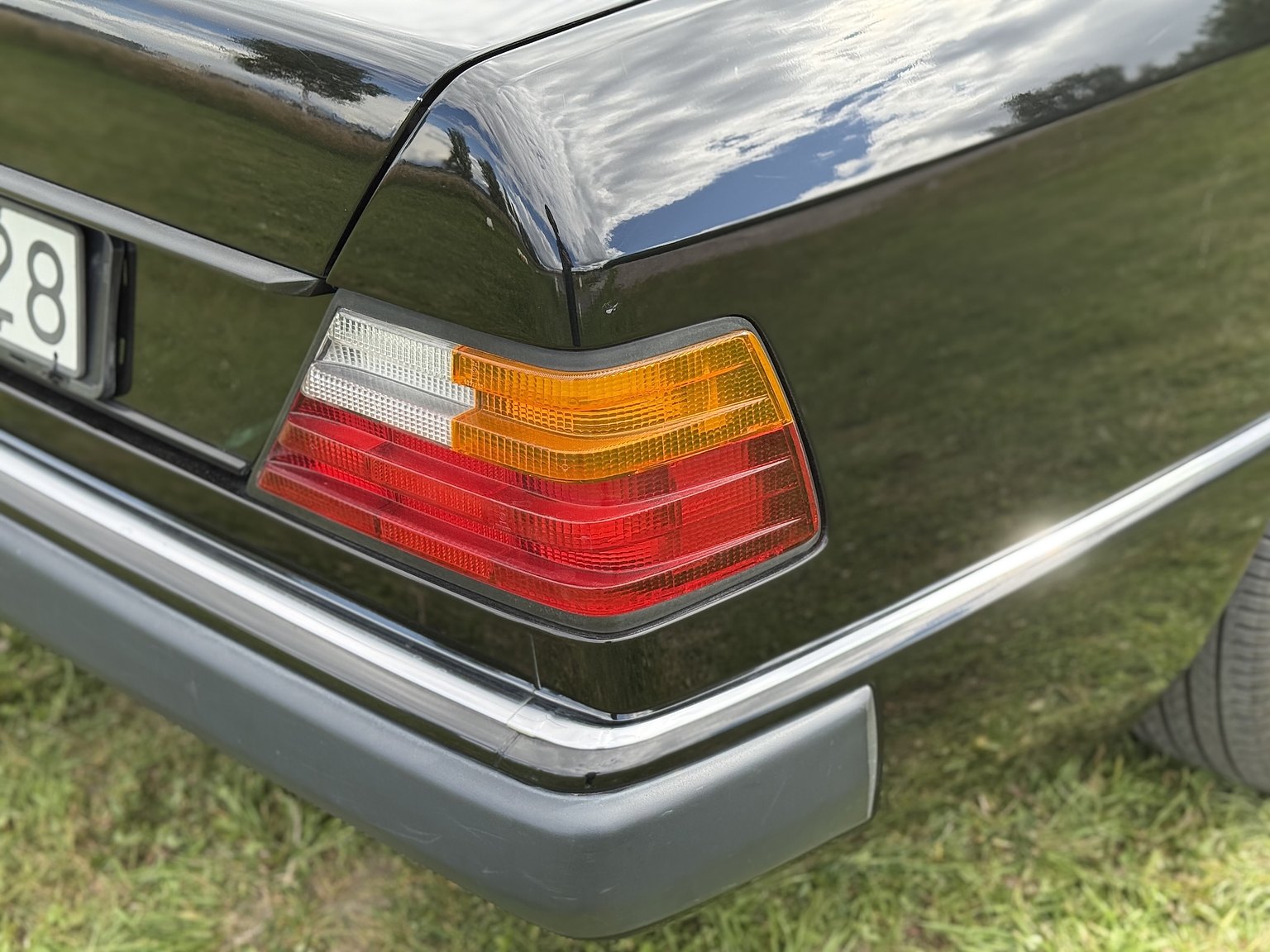 Exterior image of 1990 Mercedes-Benz 300CE-24