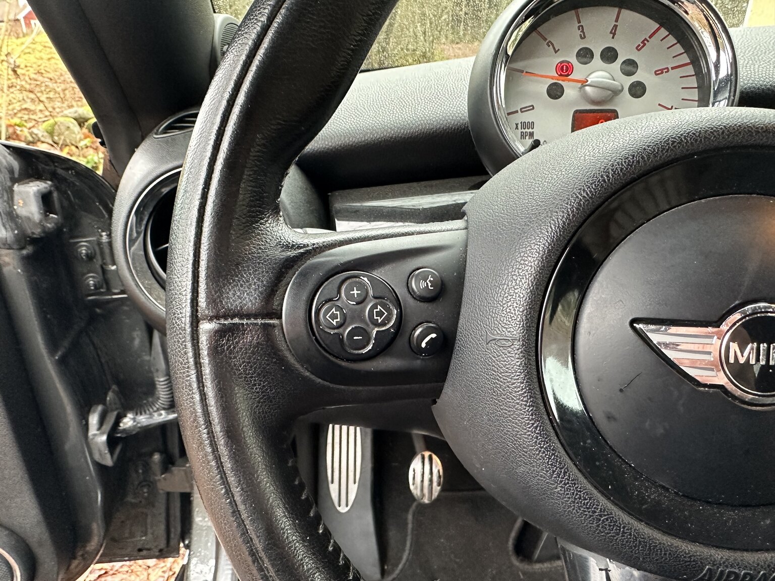 Innenraumfoto von 2012 Mini Cooper SD Roadster (15)