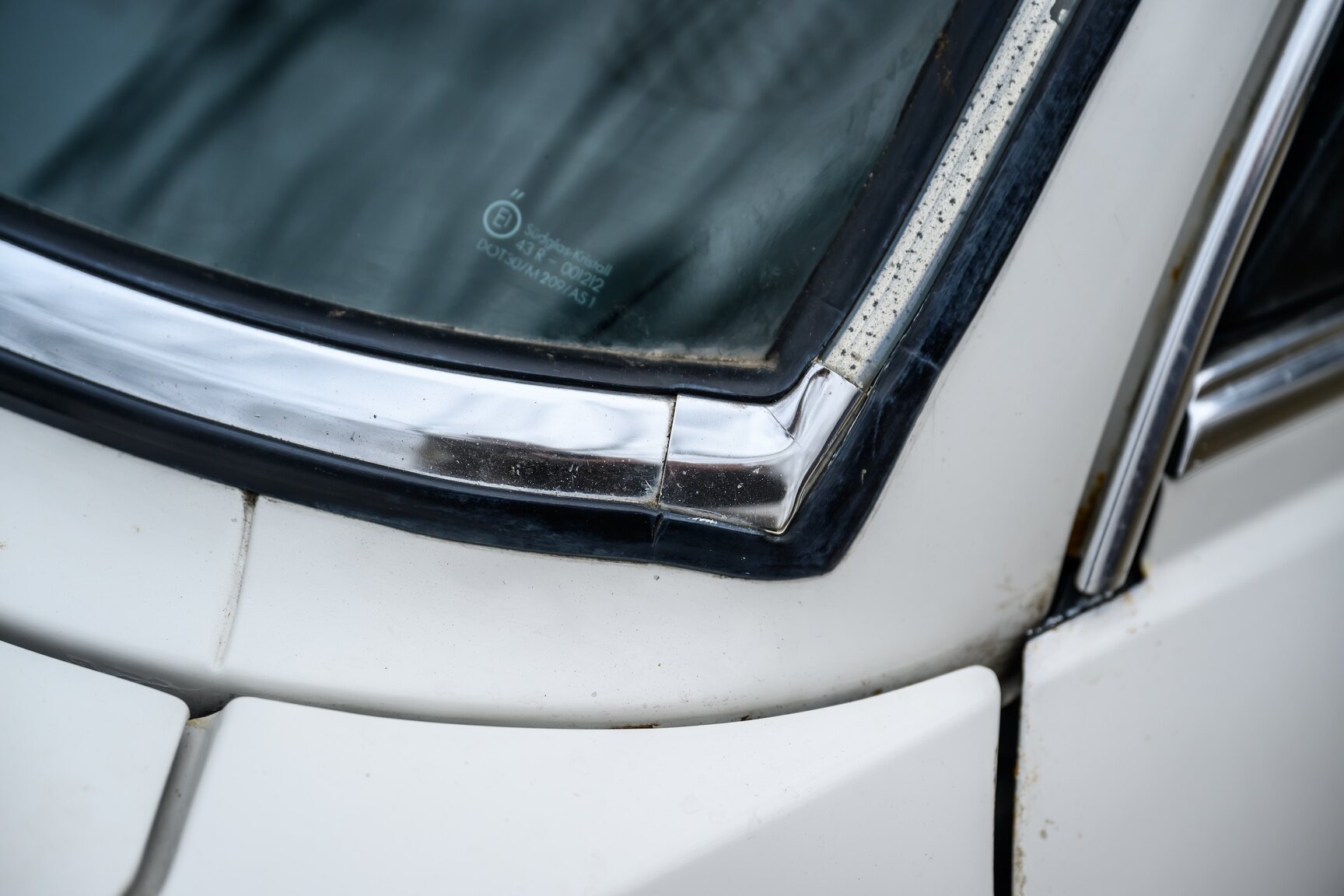 Exterior image of 1986 BMW 520i