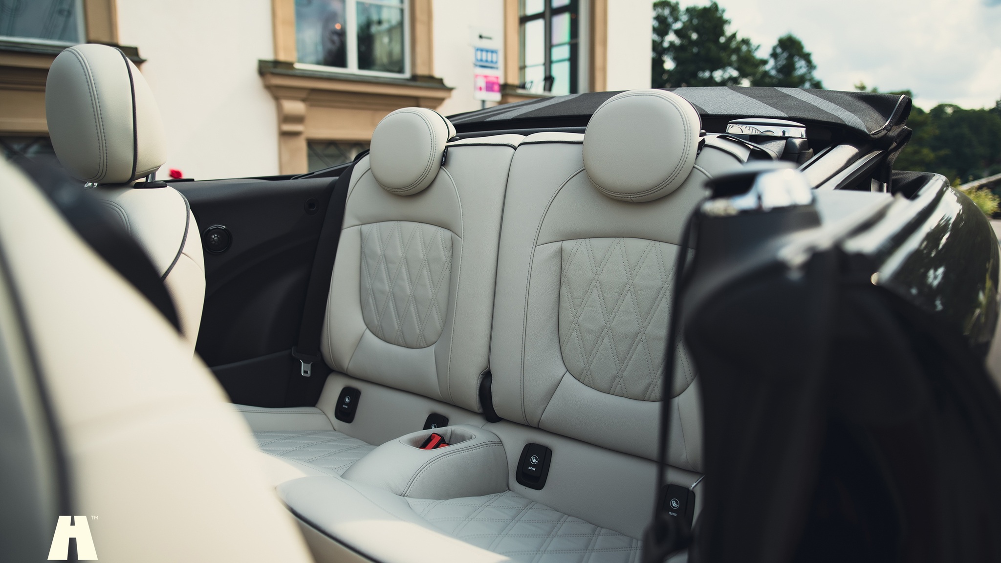 Innenraumfoto von 2021 Mini John Cooper Works Cabriolet  (55)