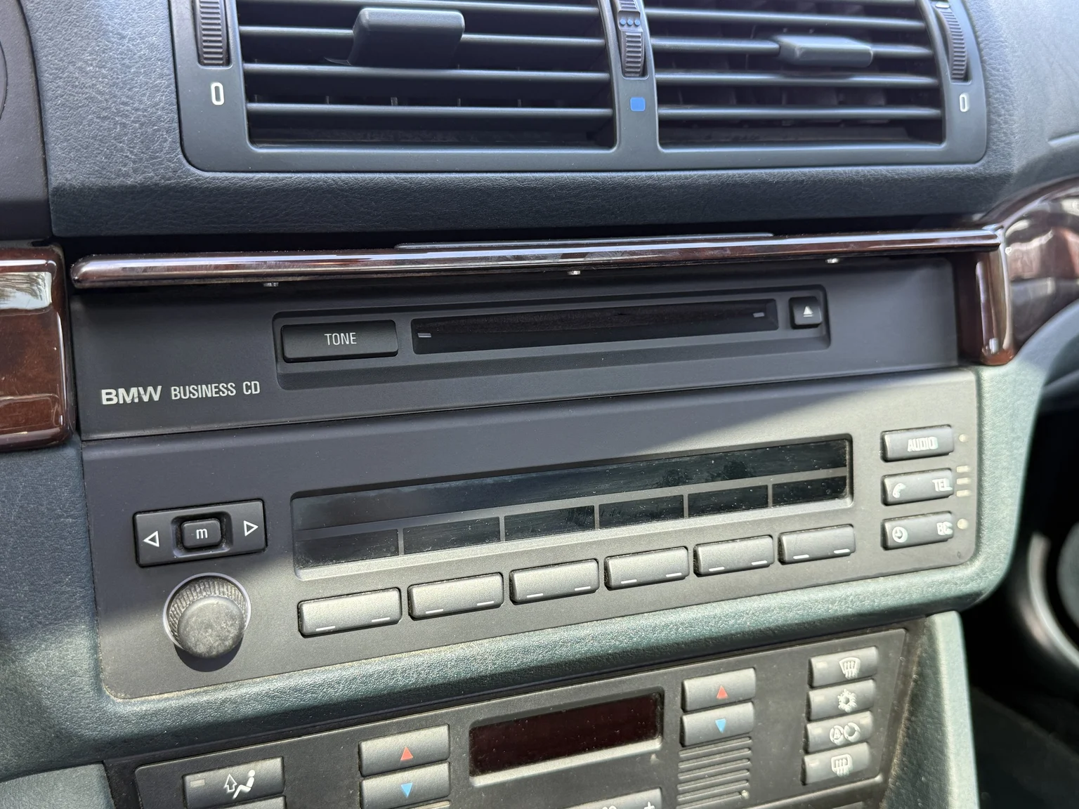 Interior image of 2003 BMW 525d Sedan (21)