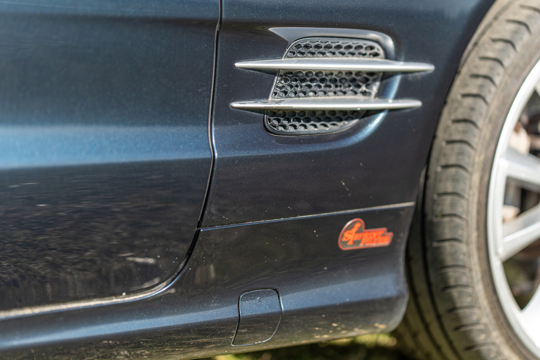 Exterior image of 2002 Mercedes-Benz SL 500