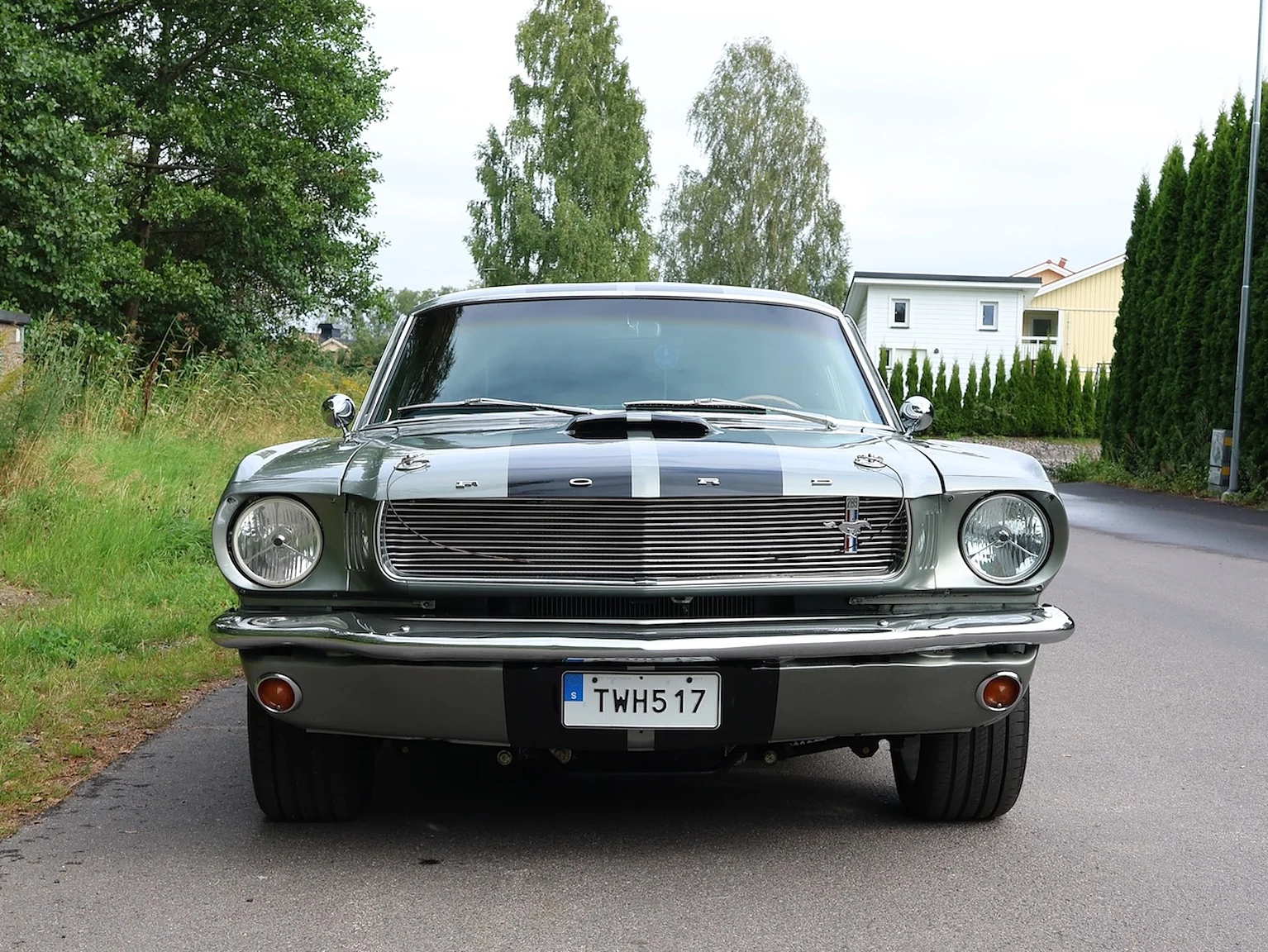 Exteriörbild på 1965 Ford Mustang Fastback Restomod (11)